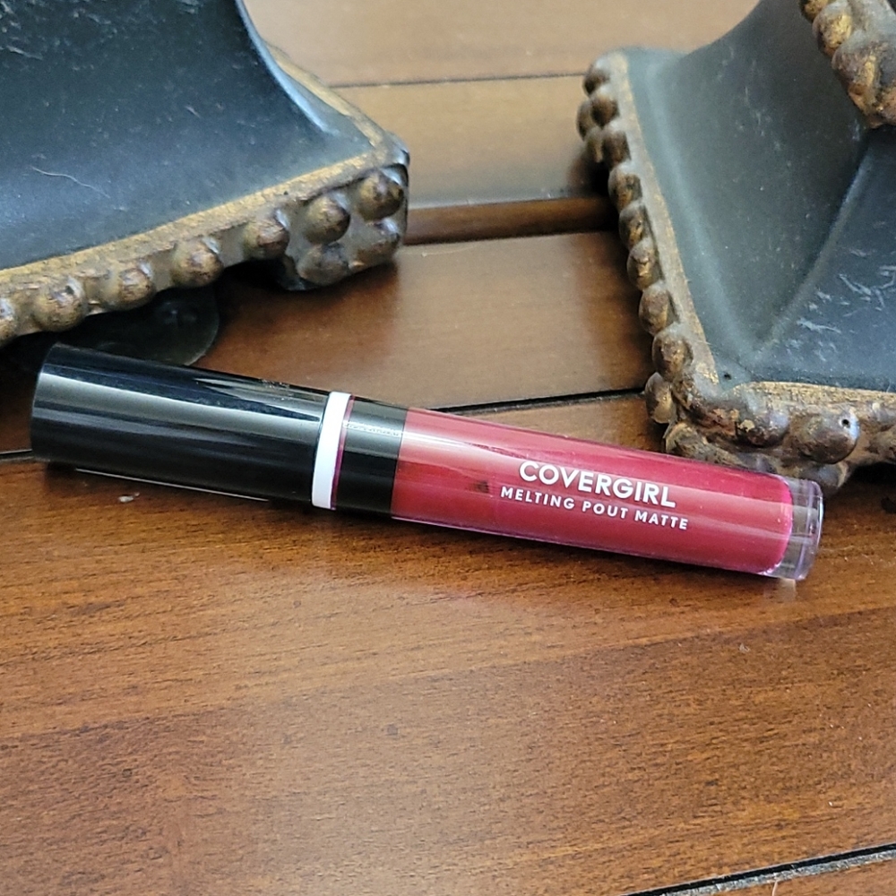 😍 COVERGIRL MELTING POUT MATTE